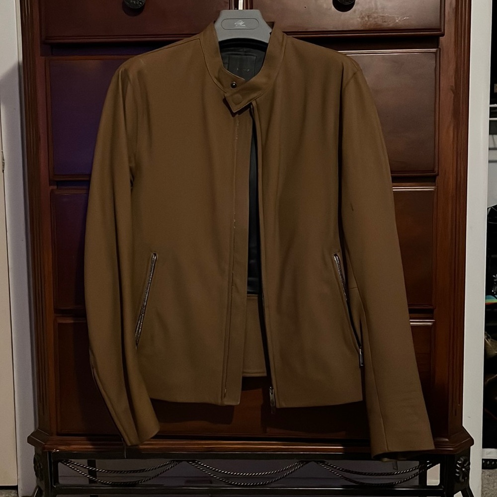 🔥🔥🔥Men’s Tan Theory Leather Jacket / size XS / fits like a small // SALE🔥🔥